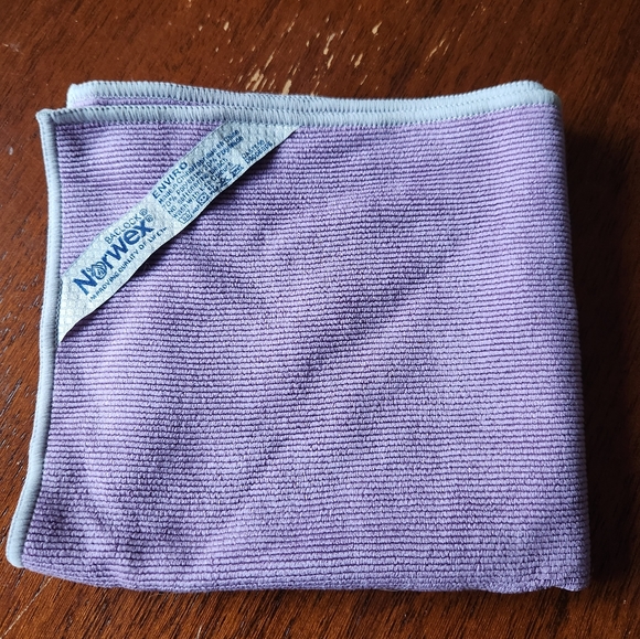 NWT Norwex Set of 3: 1 Envirocloth, 1 Window cloth & 1 Dust Mitt - Picture 4 of 10